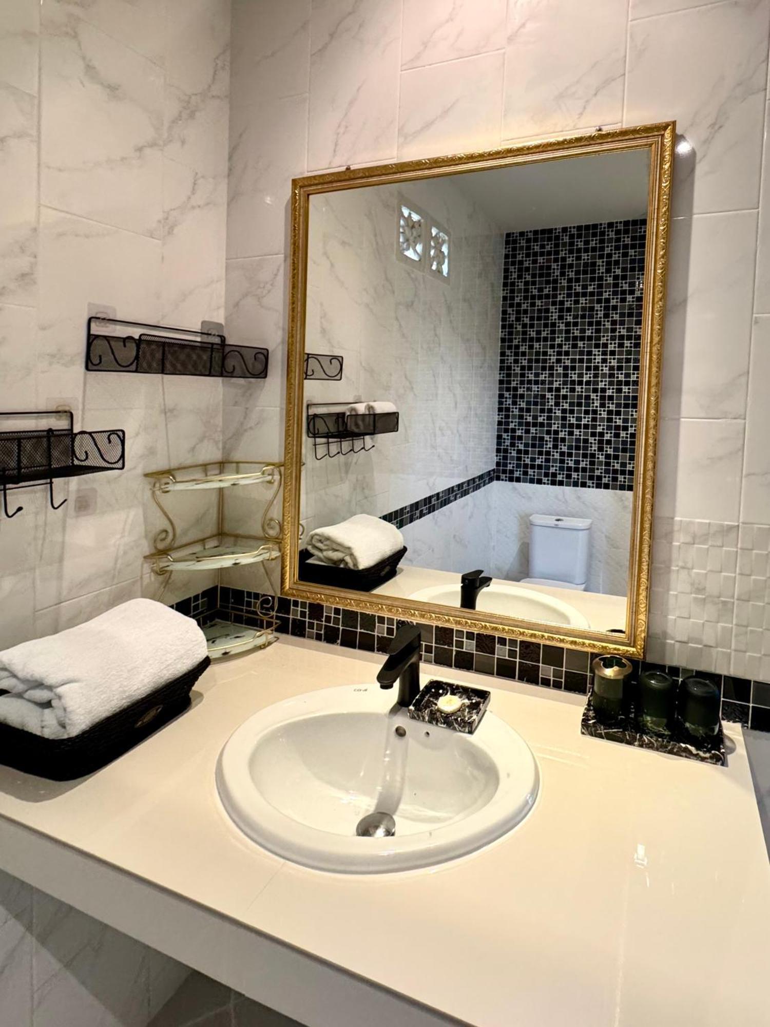 Klong Muang Beach Apartment ภายนอก รูปภาพ